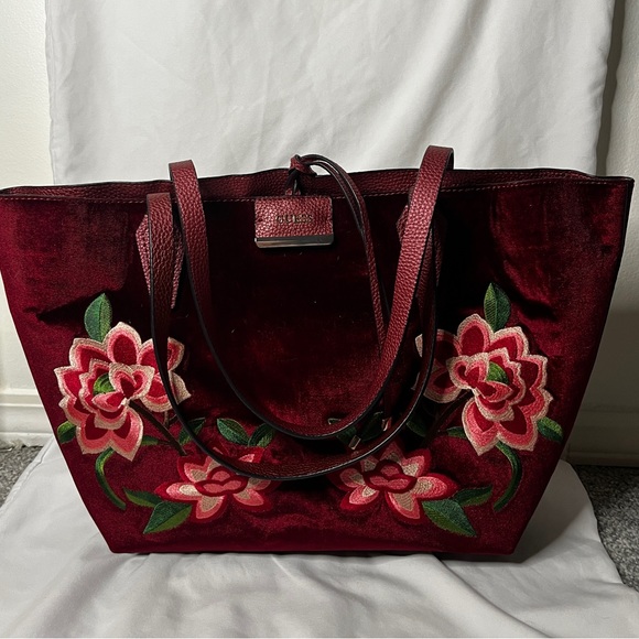 Matching Guess velvet tote bag set - Picture 3 of 3